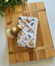 Load image into Gallery viewer, Vintage Bee Drying Mat