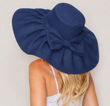 Load image into Gallery viewer, Ruffled Floppy Oversized Straw Sun Hat
