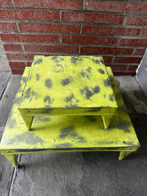 Load image into Gallery viewer, Green Metal Stand Set/2
