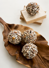 Load image into Gallery viewer, Decorative Shell Cluster Ball
