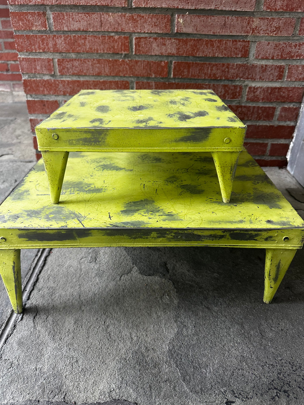 Green Metal Stand Set/2