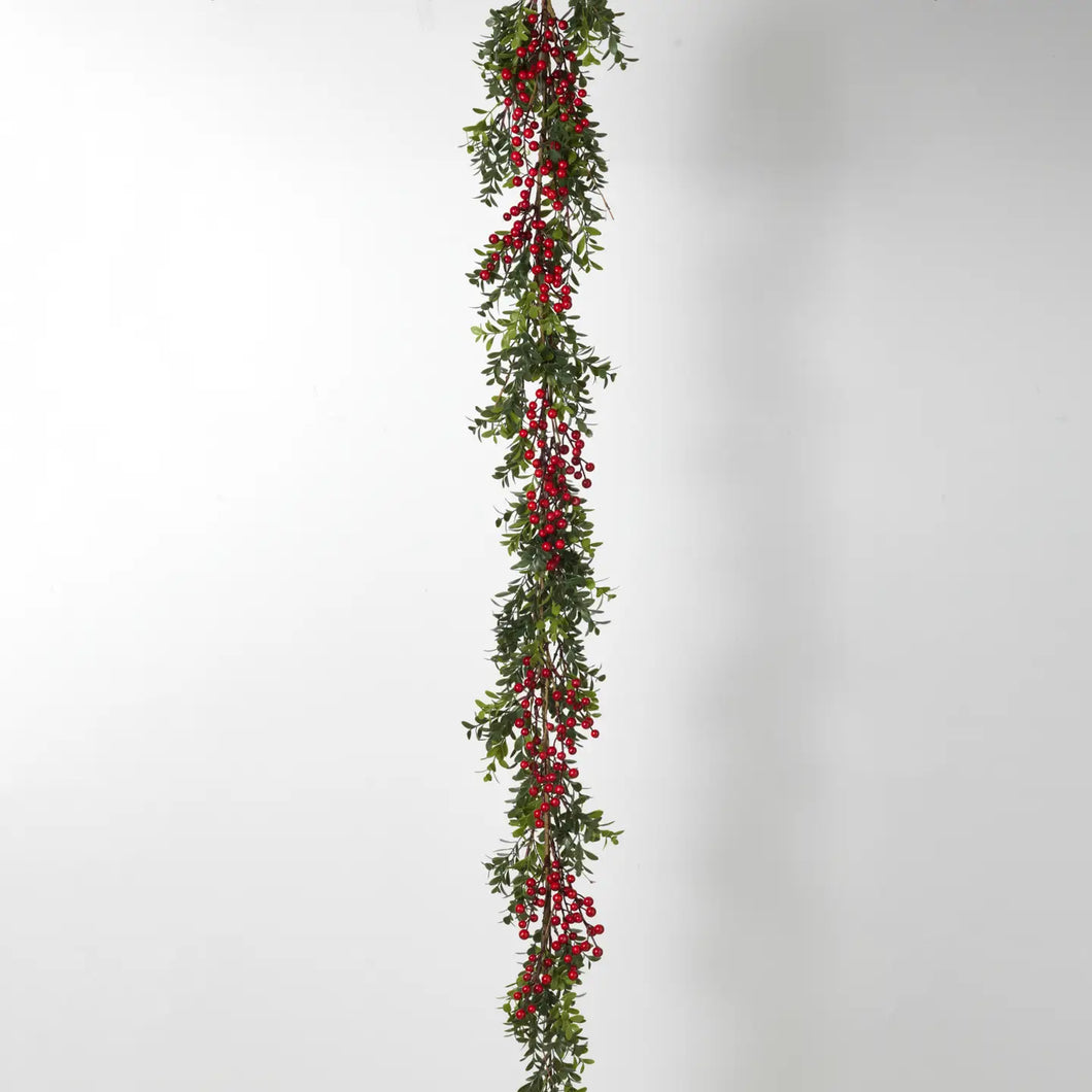Boxwood Garland W/ Berries